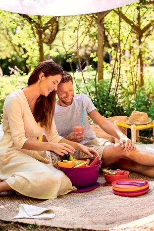Tupperware Aloha Bowl 7.5L hübsch auf dem Tisch oder beim Picknick